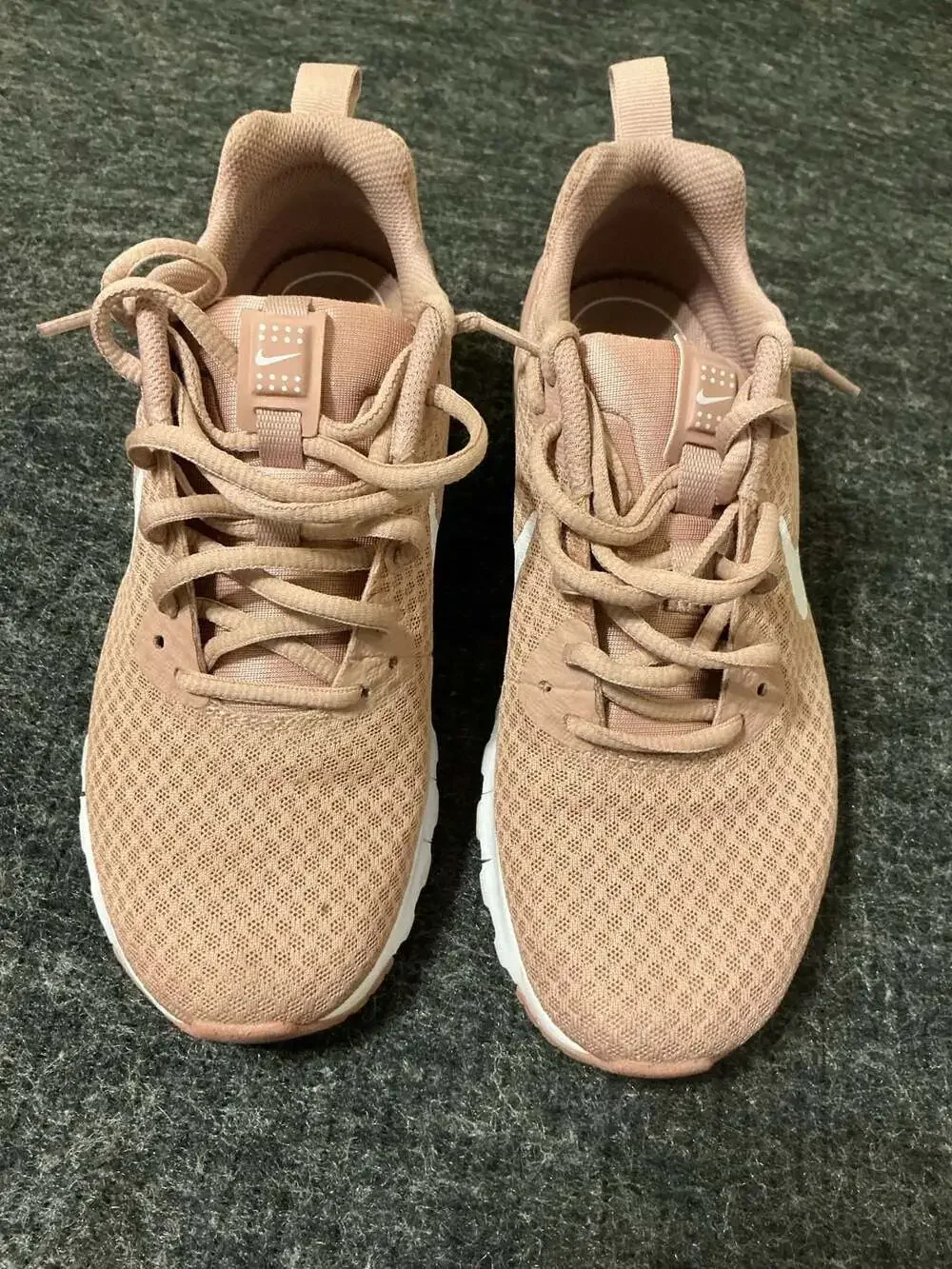 Nike Air Max Motion Women's Athletic Running Shoes - Particle Pink